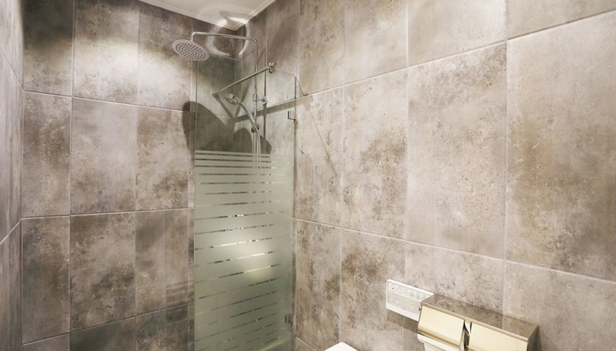 Bathroom 3, Louis Hotel, Gangneung