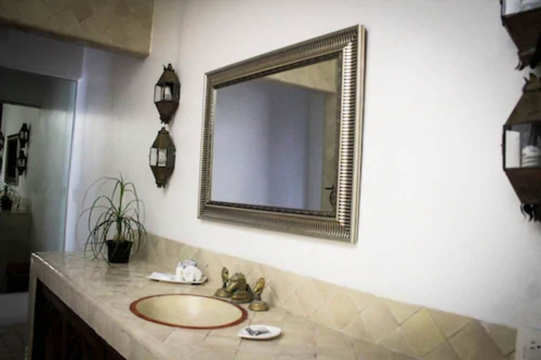 Bathroom 4, Hotel Casa Colonial, Cuernavaca