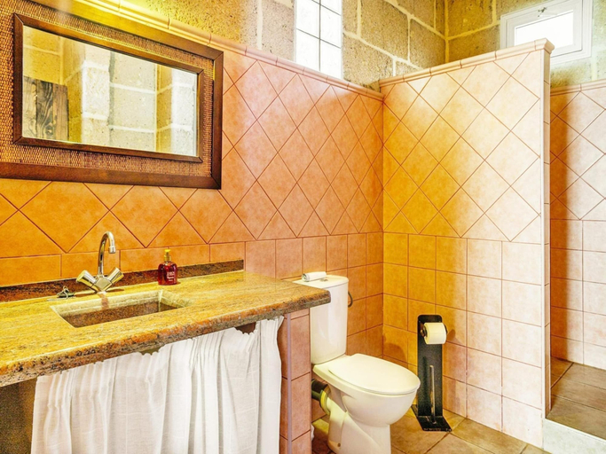Bathroom 3, Romantic Getaway in Malpais de Candelaria, Santa Cruz de Tenerife