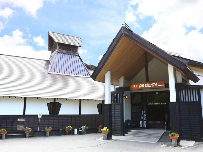 Exterior & Views