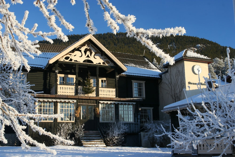 Exterior & Views