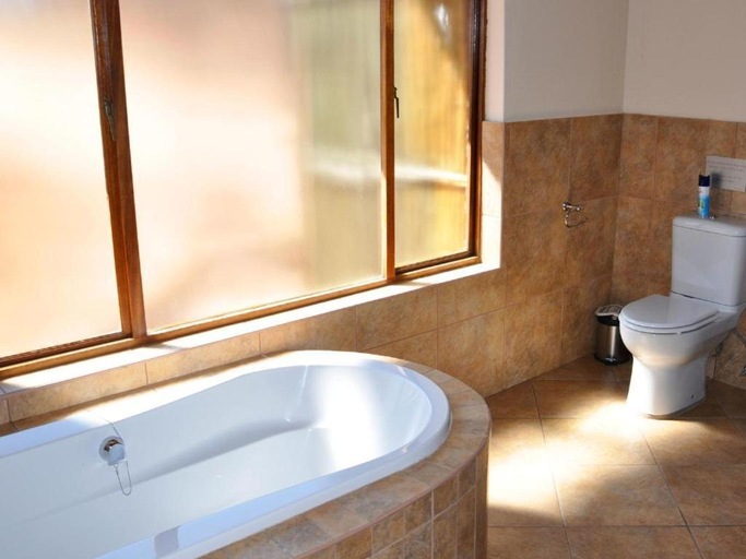 Bathroom 3, Dinkweng Safari Camp, Waterberg