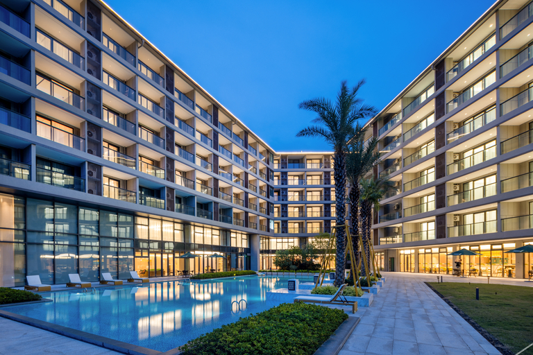 Exterior & Views