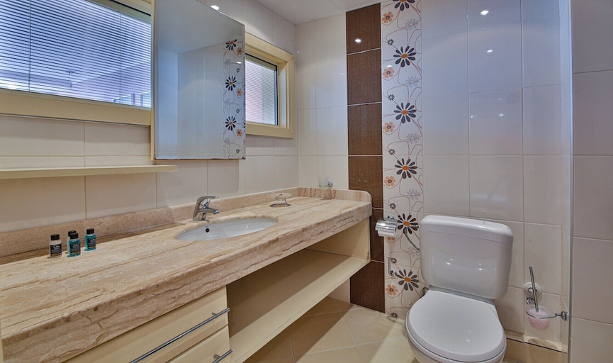 Bathroom 5, Hotel Laguna Beach, Balchik