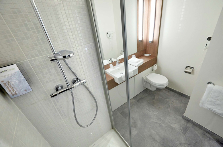 Bathroom 4, Campanile Marseille Est - Aubagne, Bouches-du-Rhône