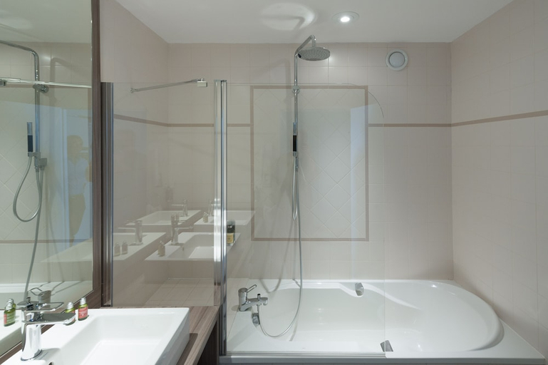 Bathroom 3, Hotel Radiana, Savoie