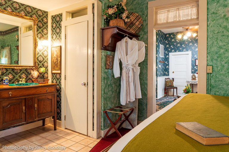 Bedroom 2, Cliff Cottage Inn, Downtown Bed & Breakfast, Carroll