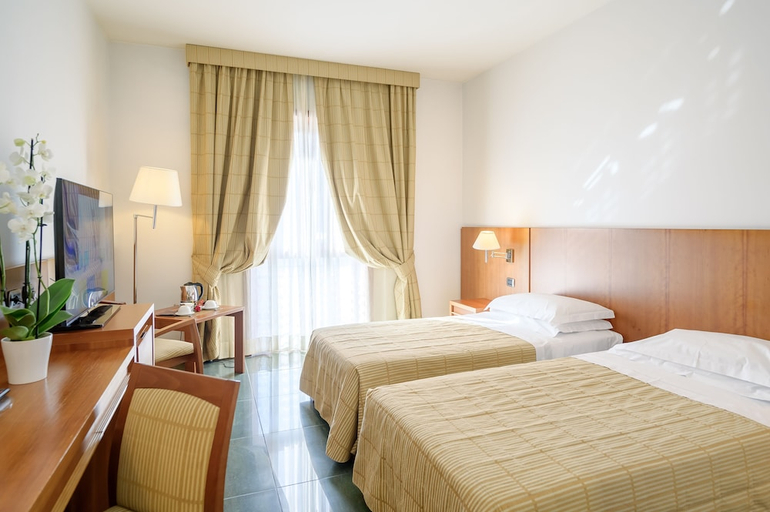 Bedroom 2, Hotel Dei Principati, Salerno