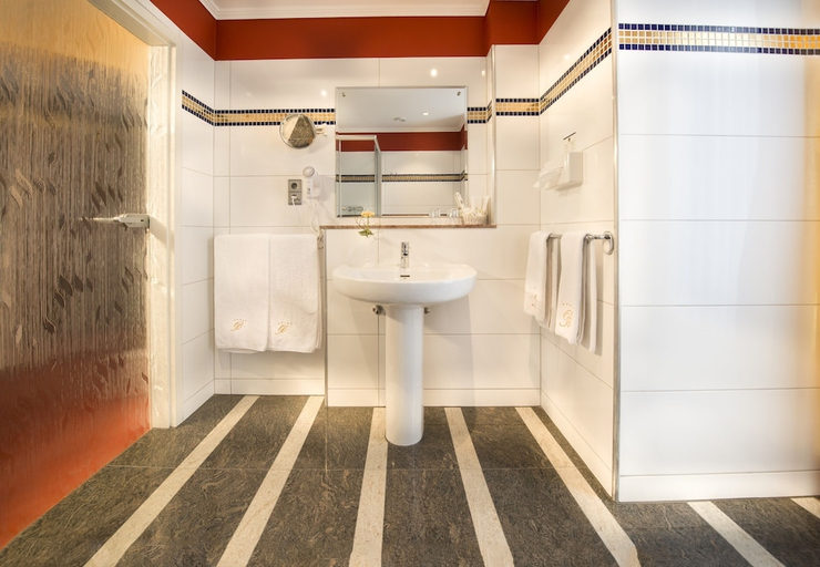 Bathroom 4, Bellevue Rheinhotel, Rhein-Hunsrück-Kreis