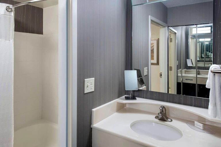 Bathroom 3, Courtyard by Marriott Lebanon, Hunterdon
