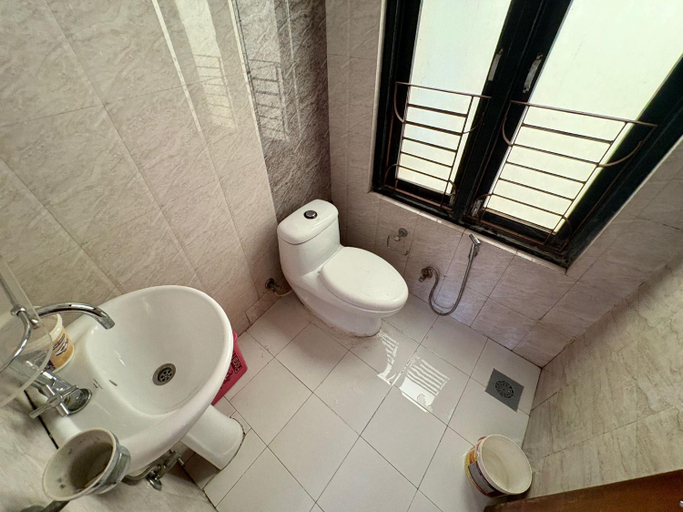 Bathroom 3, Monkey Temple Homestay, Bagmati