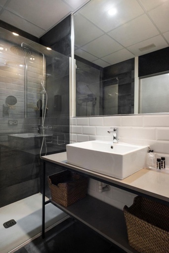 Bathroom 4, HOLAHOTEL DEL CARMEN, Valencia
