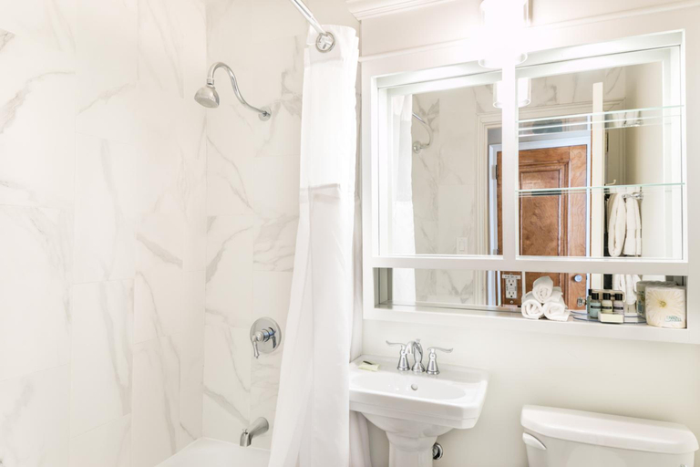 Bathroom 4, Rodd Charlottetown, Queens
