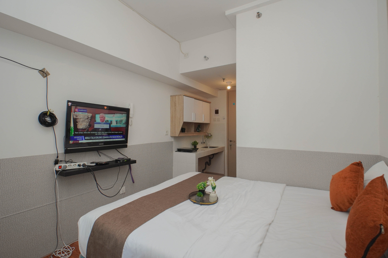 Bedroom 2, Compact Style Studio Apartment at Tokyo Riverside PIK 2 near NICE By Travelio, Tangerang
