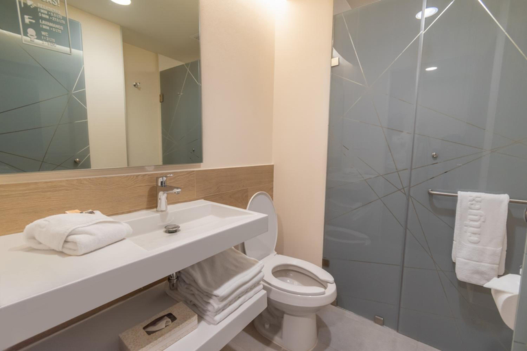 Bathroom, Hotel Highland Chihuahua, Chihuahua