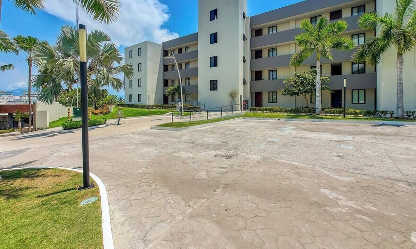 Exterior 4, 2BR Condo in Bucerias - Pickleball Court - Gym, Compostela