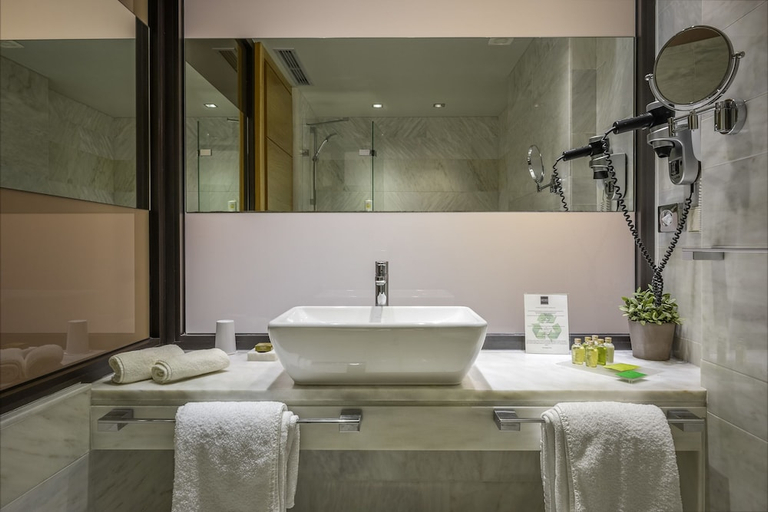 Bathroom 4, Esperos Palace Luxury & Spa, West Macedonia