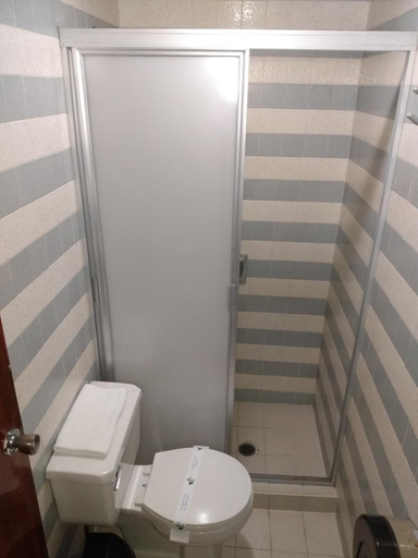 Bathroom 4, Hotel María Victoria, Coatepec