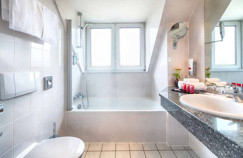 Bathroom 4, Leonardo Hotel Mannheim-Ladenburg, Rhein-Neckar-Kreis