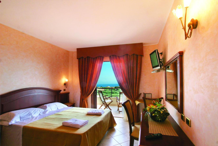 Bedroom 3, Santa Chiara Hotel Residence, Vibo Valentia