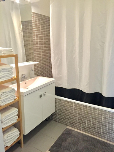 Bathroom 4, Dream Apartments, Seine-et-Marne