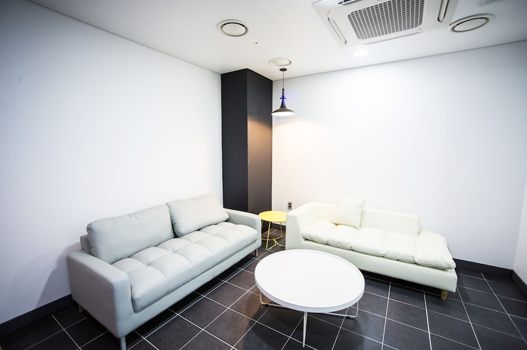 Others 5, Hotel France, Gwangsan