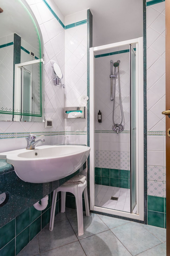 Bathroom 3, Hotel Don Felipe, Napoli