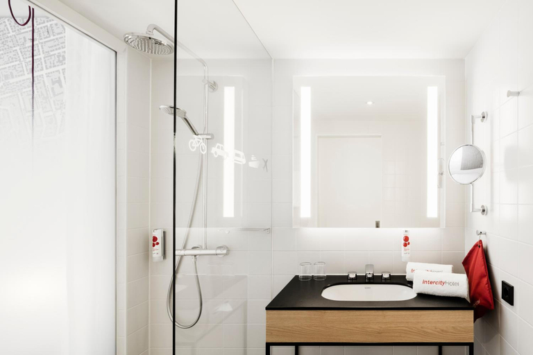 Bathroom 5, IntercityHotel Braunschweig, Braunschweig