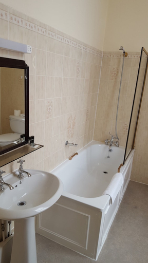 Bathroom, Royal Victoria Hotel, East Sussex