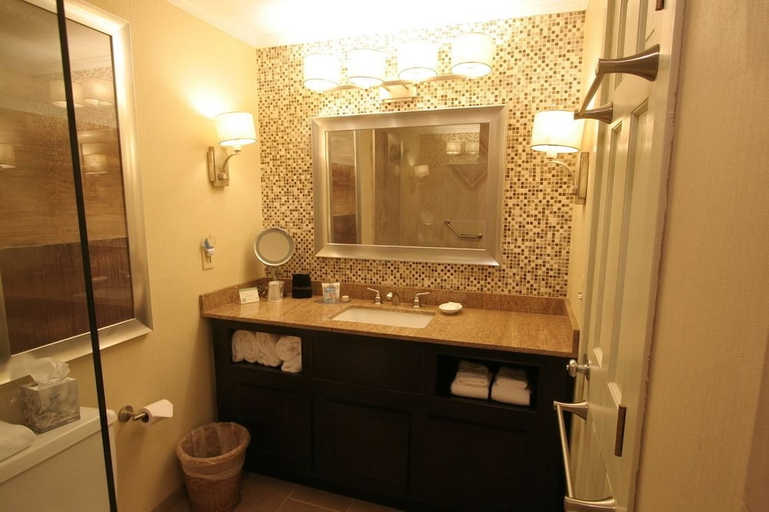 Bathroom 3, Interlaken Inn Lakeville, Litchfield