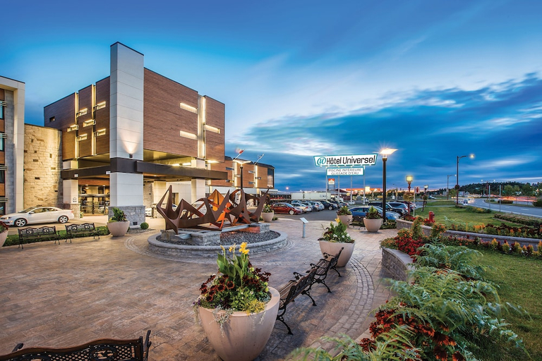 Exterior & Views