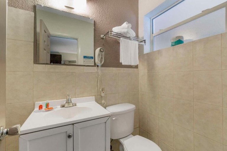 Bathroom 4, Fort Lauderdale Gardens Inn & Suites, Broward