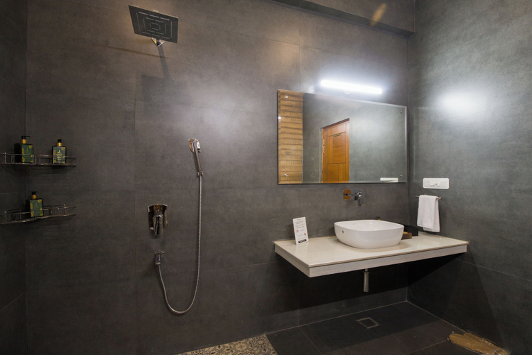 Bathroom 2, ELIVAAS Ivory Ridge 9BHK Cliffside Villa, Solan