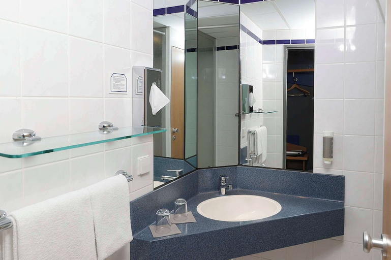 Bathroom 4, Median Hotel Hannover Messe, Region Hannover
