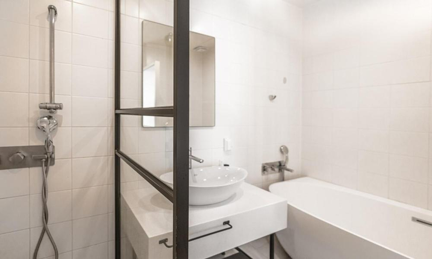 Bathroom 3, Hotel February Dong Seong Ro, Buk