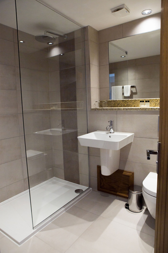 Bathroom 3, Bowfield Hotel Country Club, Renfrewshire