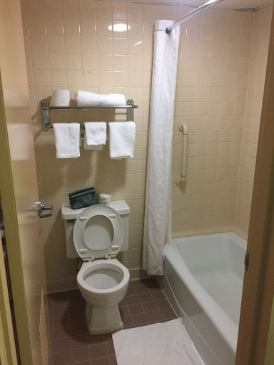 Bathroom 3, Wolf Inn Hotel, Erie