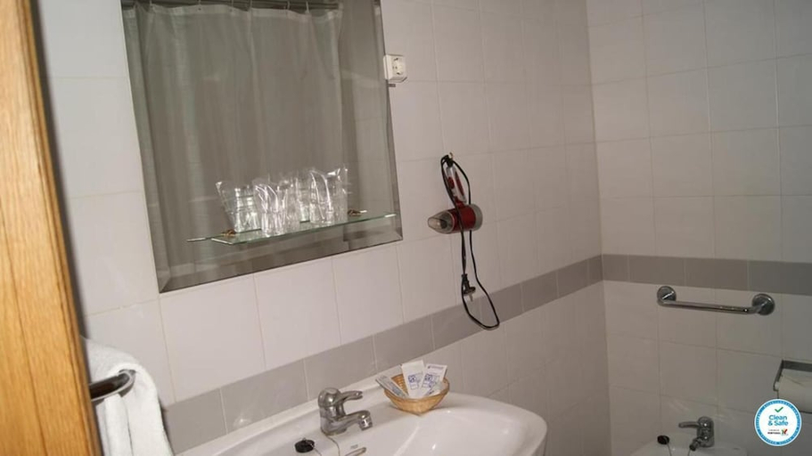 Bathroom 3, Hotel Colina do Mar, Albufeira