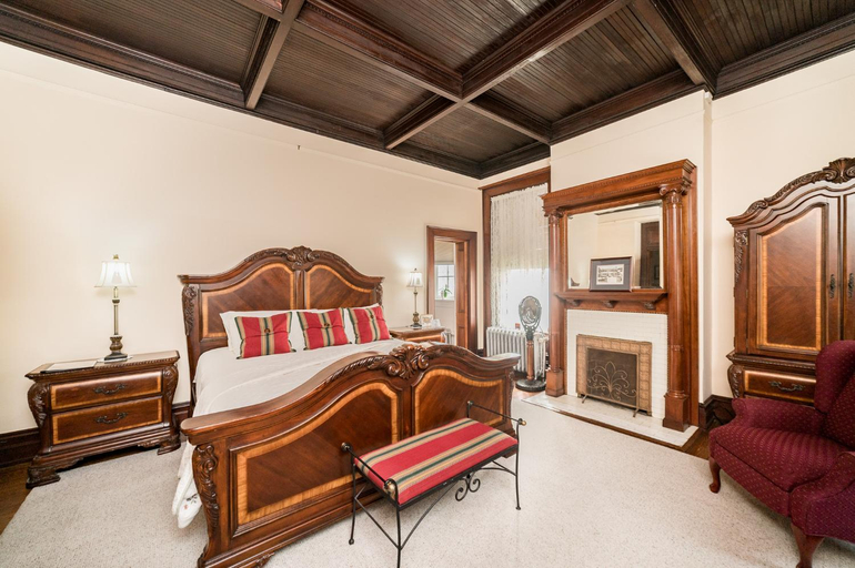 Others 4, One of These Nights - King Sized Bed - Sleeps 2, Lynchburg