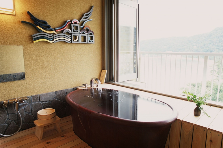 Bathroom 4, Kaigetsukan, Sumoto