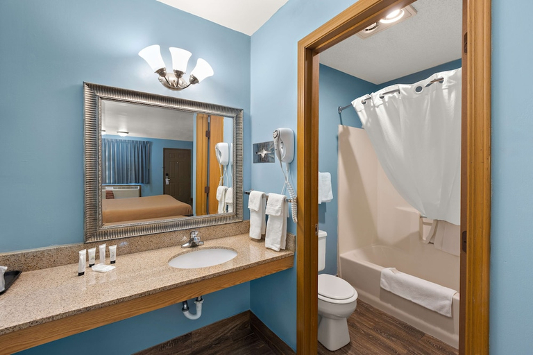Bathroom 4, Americas Best Value Inn Celina, Mercer