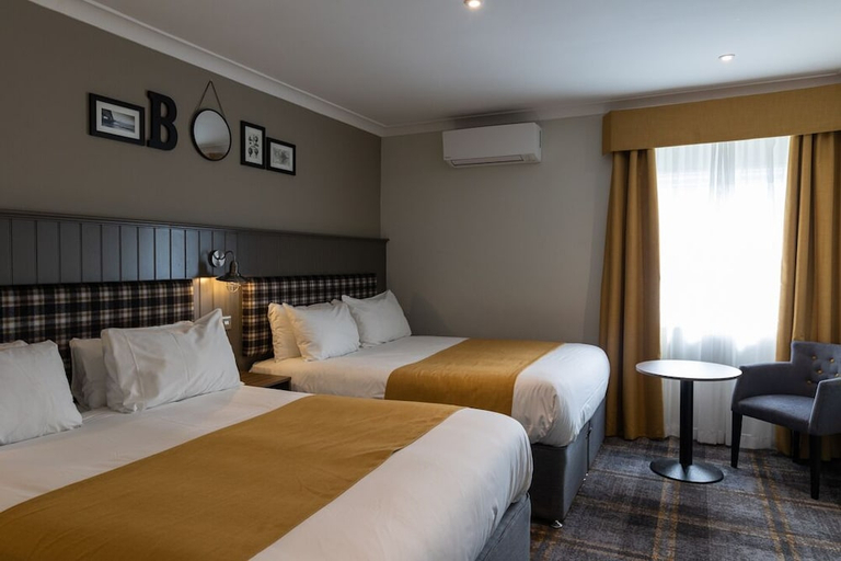 Bedroom 2, Almondsbury Interchange Hotel, South Gloucestershire
