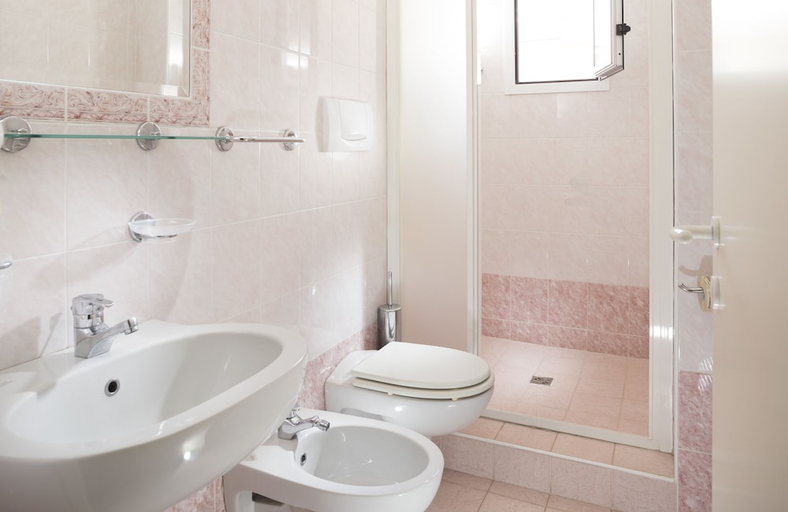 Bathroom 3, Radar, Rimini