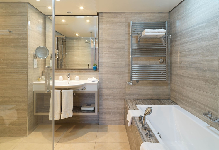 Bathroom 2, Columbia Beach Resort