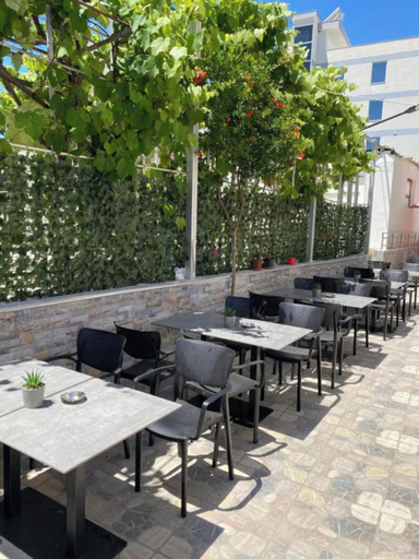 Outdoor dining 2, Villa Rafail, Sarandës