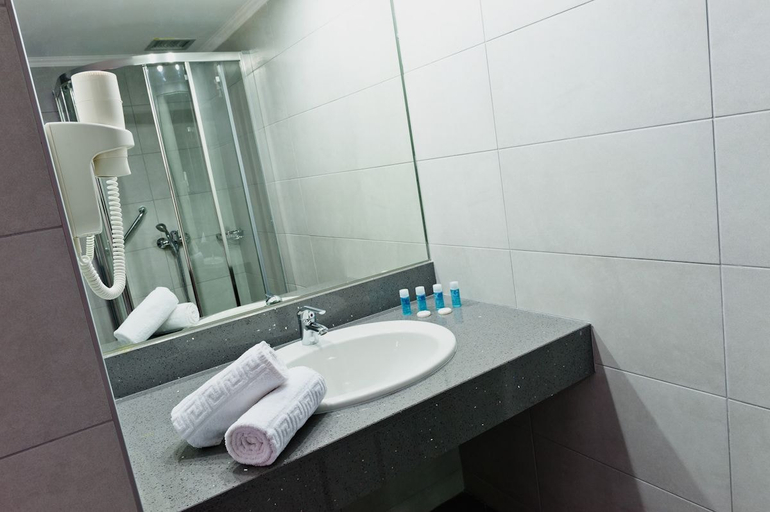 Bathroom 4, Pedi Beach Hotel, South Aegean