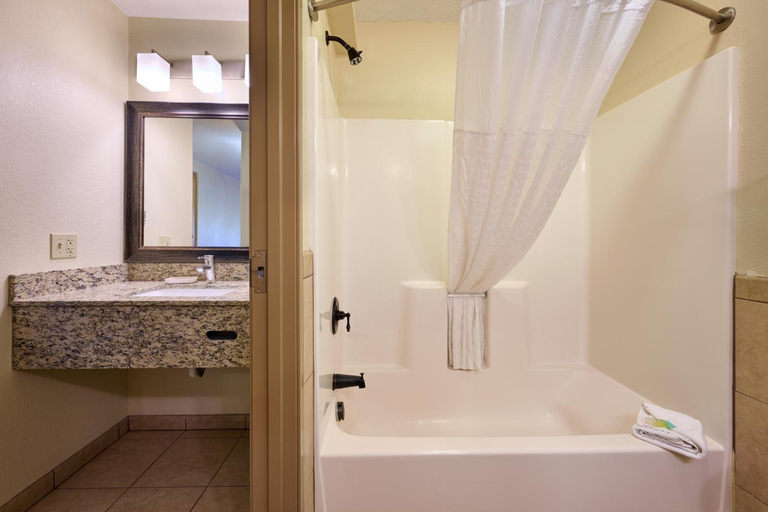 Bathroom 3, Hampton Inn by Hilton Hailey Sun Valley, Blaine