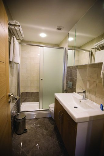 Bathroom 3, ALESHA SUITE HOTEL, Yomra