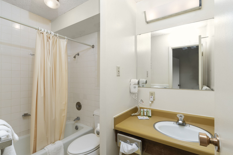 Bathroom 3, Satellite Hotel, El Paso