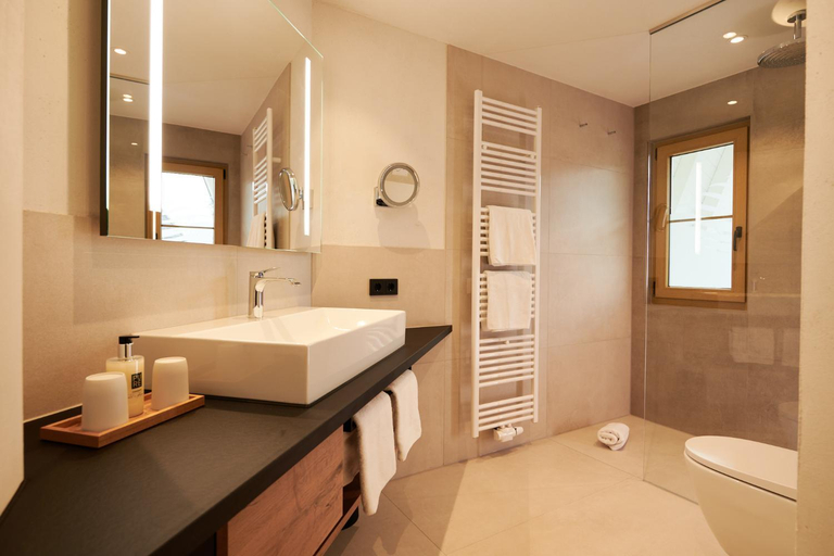Bathroom 5, Landhotel Haringerhof mit Saunawelt und Naturbadeteich, Waldshut